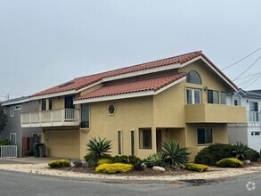 Building Photo - 390 Rennel St