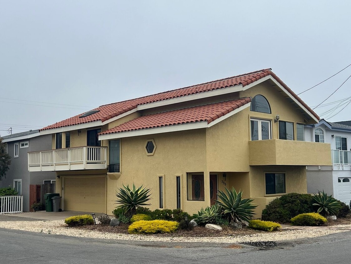 Primary Photo - 390 Rennel St