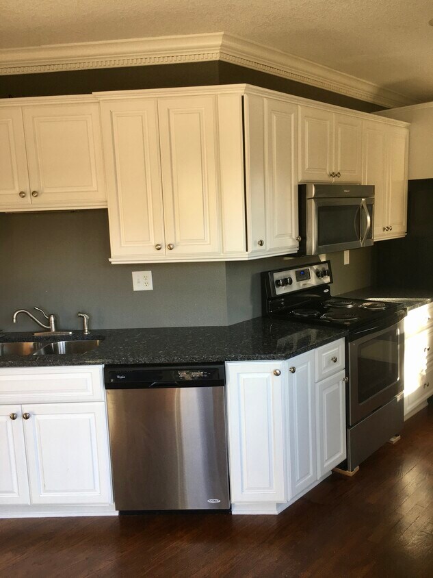 Granite counter - 1233 46th St