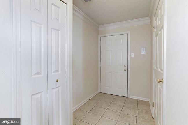Foto del edificio - 2045 Hunting Ridge Dr