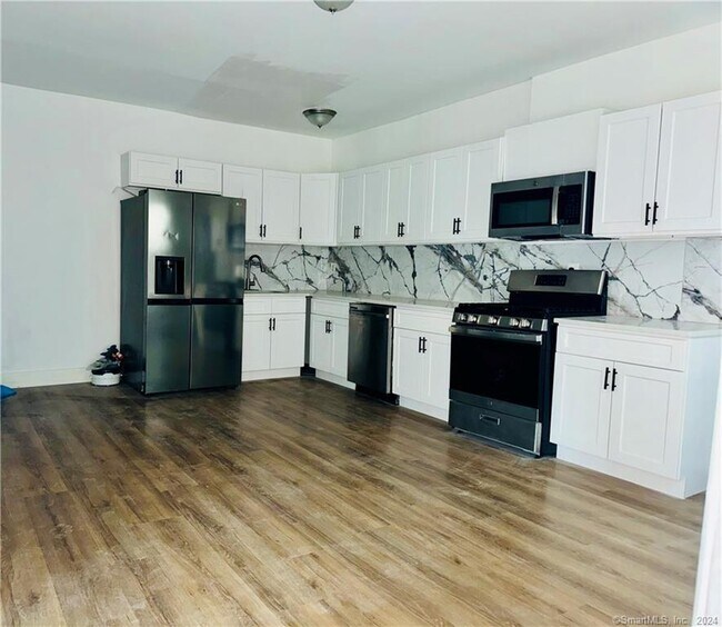 Building Photo - 557 Arctic St