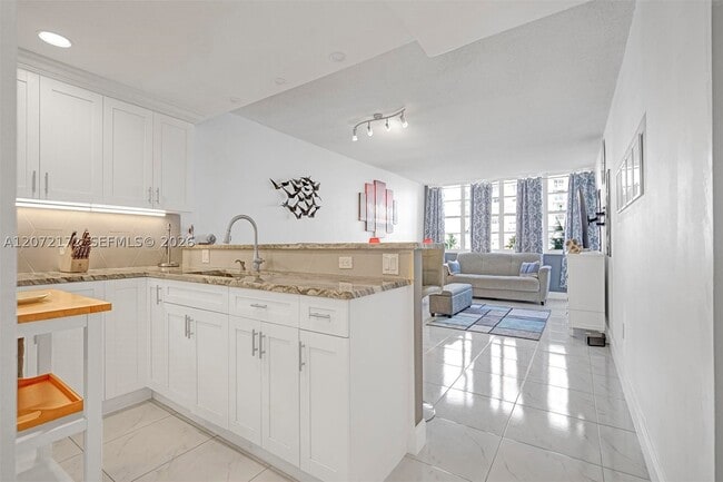 Building Photo - 1351 NE Miami Gardens Dr