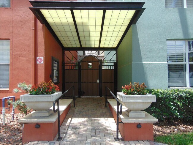 Building Photo - 2401 West Horatio Street