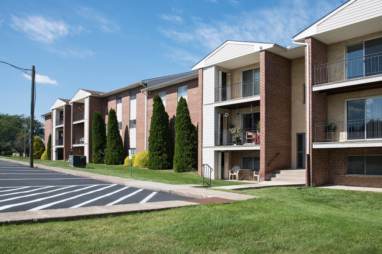 Orchard Hills Apartments in Whitehall, PA