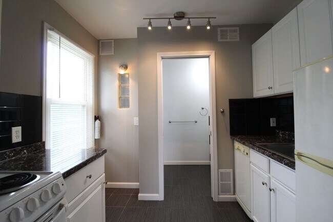 Foto del edificio - 1312 W 39th St