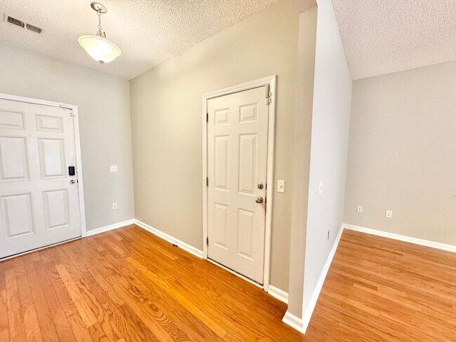 Foto del edificio - Townhome located in Live Oak!!