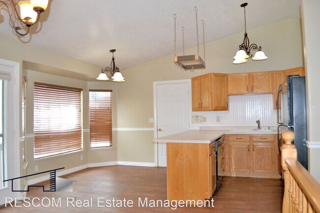 Foto del edificio - 5 br, 3 bath House - 72701 -1838 N 725 W