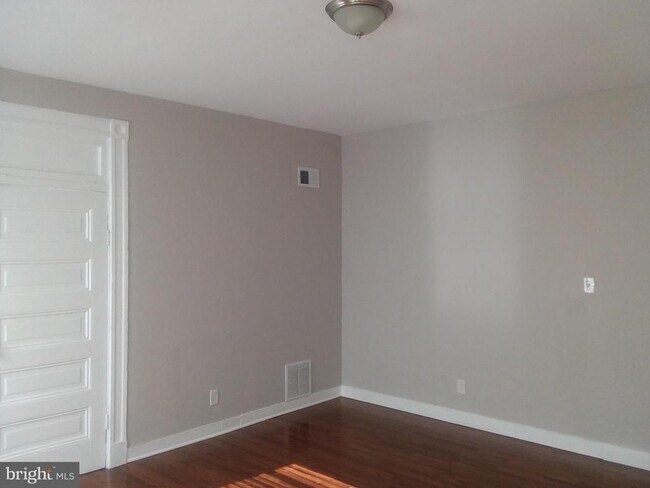 Foto del edificio - 2012 Mt Royal Terrace