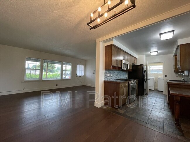 Building Photo - 1412 Naples Pl