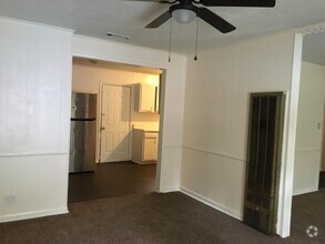 Building Photo - 813 Woodlawn Dr