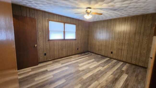 Building Photo - Hickory Hills Townhomes