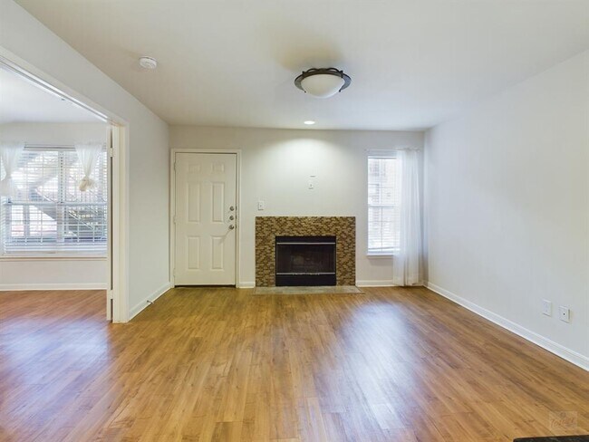 Building Photo - 7685 Northcross Dr