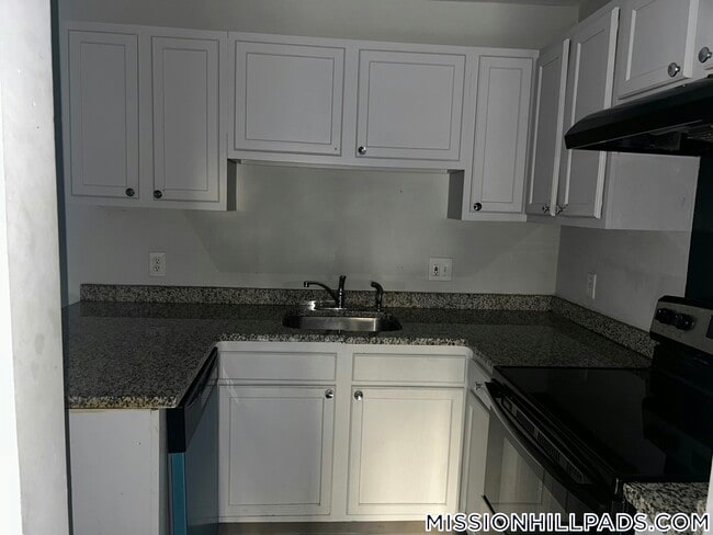 Building Photo - 15 Ruggles St