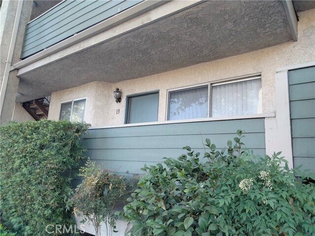 Foto del edificio - 13100 Bromont Ave