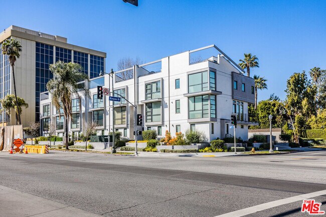 Building Photo - 4713 Wilshire Blvd
