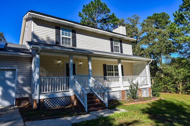 Foto del edificio - Coming Soon: 3 Bedroom 2.5 Bathroom-Pets Okay