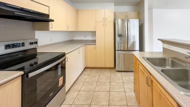 Foto del edificio - Gated Townhome  Ground Floor 3bdrm/2bath M...