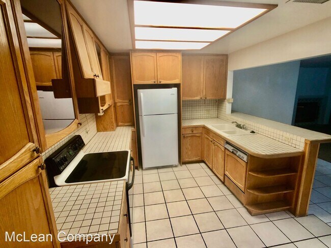 Building Photo - 221 S Patencio Rd