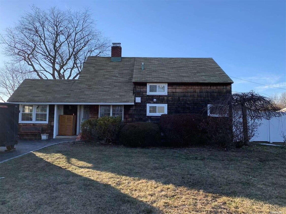 4 Restful Ln, Levittown, NY 11756 House Rental in Levittown, NY