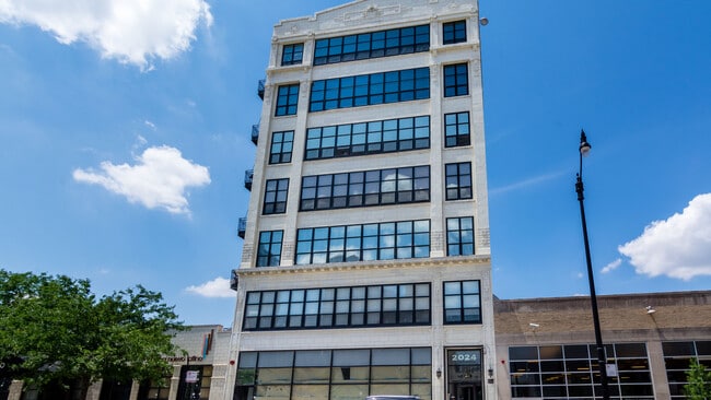 Building Photo - 2024 S Wabash Ave