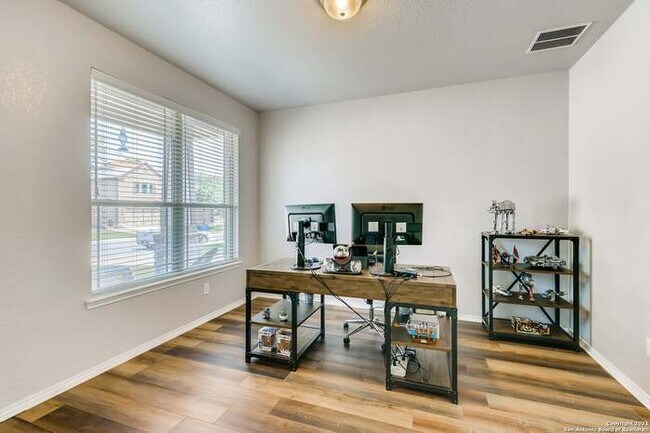 Building Photo - 13122 Piper Sonoma