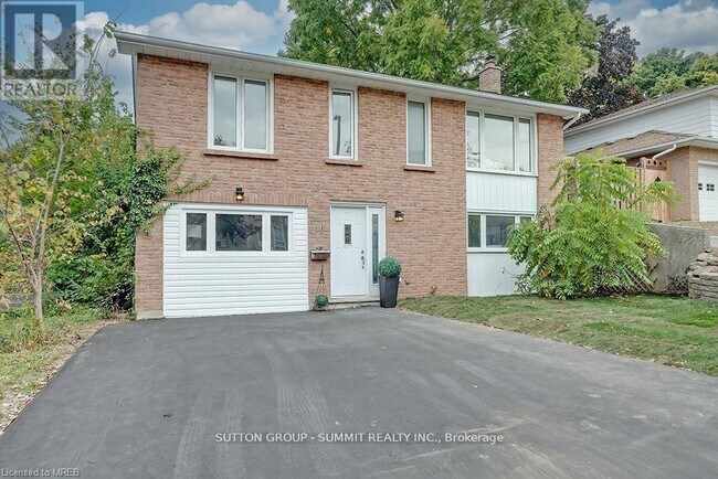 Building Photo - 16 Upper Canada Dr