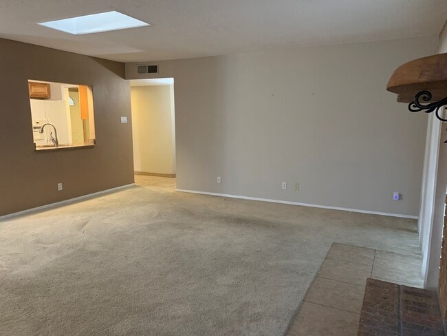 Building Photo - 812 Oro Real NE