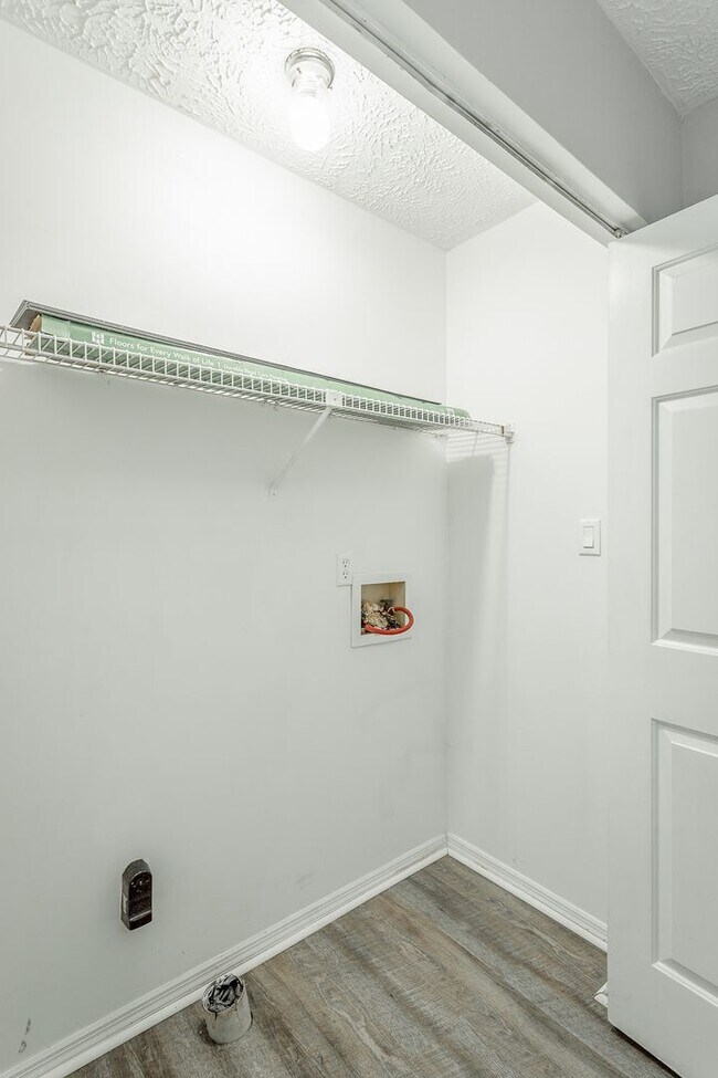 Foto del edificio - 3396 Shadowlawn Drive