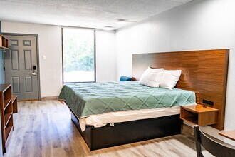 Building Photo - 300 Merchant Dr