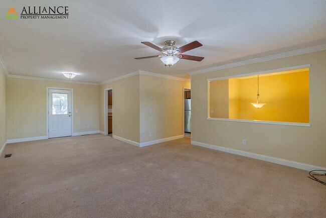 Building Photo - 360° VIRTUAL TOUR ~ Fenced Yard ~ Close to...