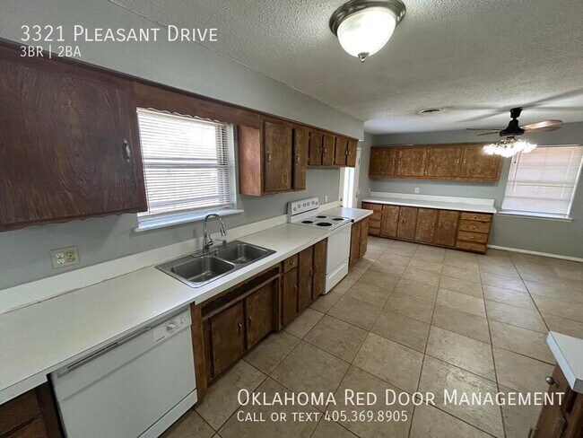 Foto del edificio - 3321 Pleasant Dr