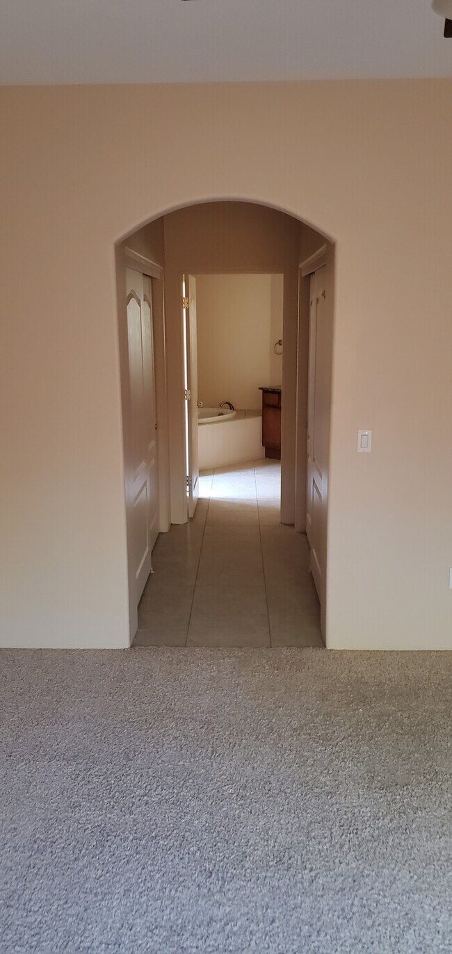 Foto del edificio - 2780 N. Bell Hollow Place