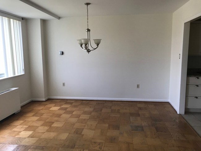 Dining Room - 10401 Grosvenor Pl