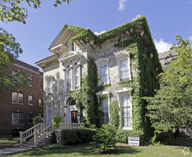 Building Photo - Inbusch House