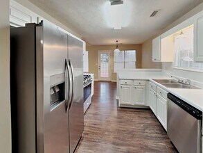 Building Photo - 213 Coldsprings Ct