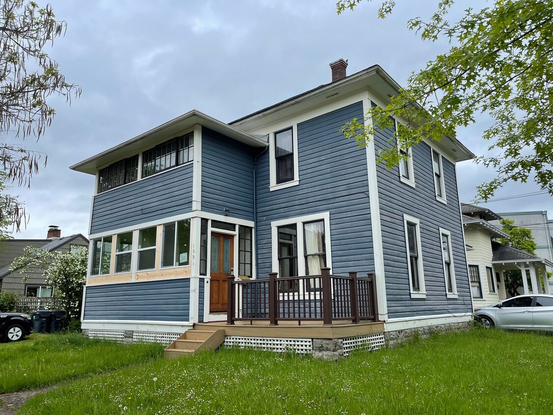 Primary Photo - 2 Bedroom/ 1 Bath Unit- Available August 1...