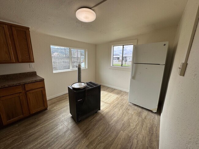 Foto del edificio - Small 2 bedroom 1 bath