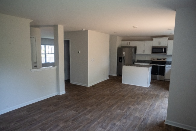 Building Photo - 103 Colt St