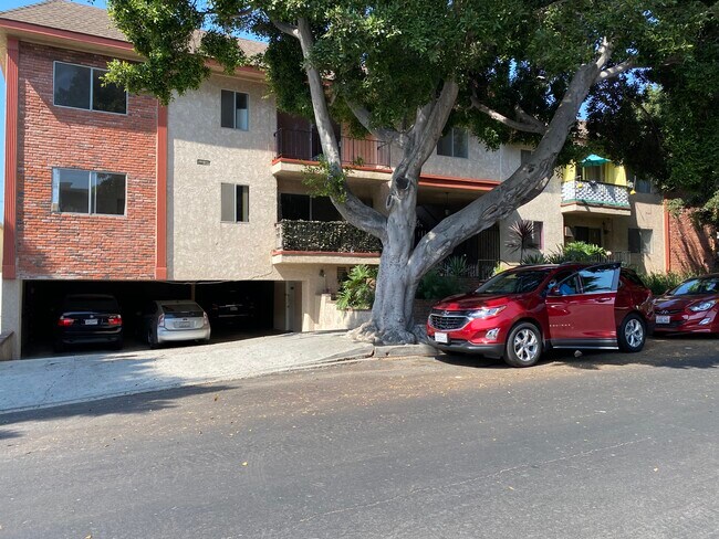 Building - 3505 S Bentley Ave