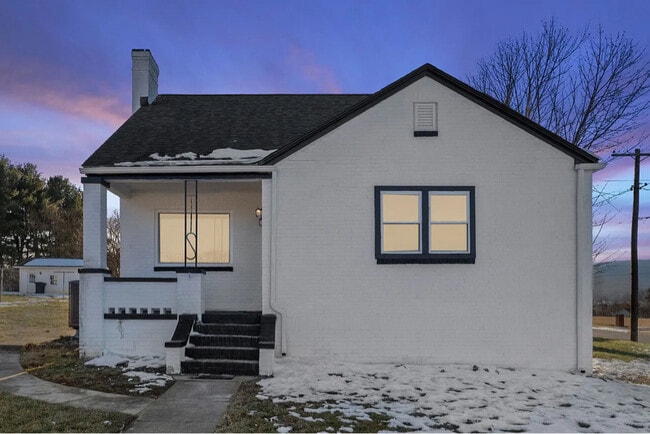 Building Photo - 701 S 2nd St