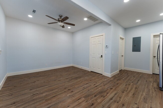 Foto del edificio - 682 W Stone St