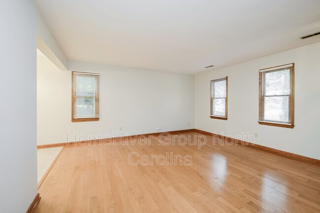 Foto del edificio - 304 Walnut Hollow Ct