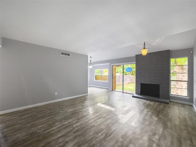 Foto del edificio - 10403 Golden Meadow Dr