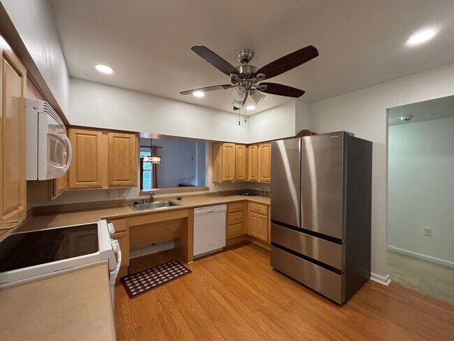 Building Photo - Beautiful 3 Bedroom 2 Bathroom in Stowe To...