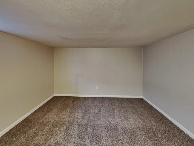 Foto del edificio - 8012 Stuart Pl
