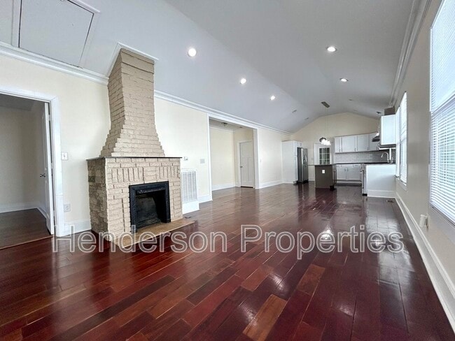 Building Photo - 202 Maurice St