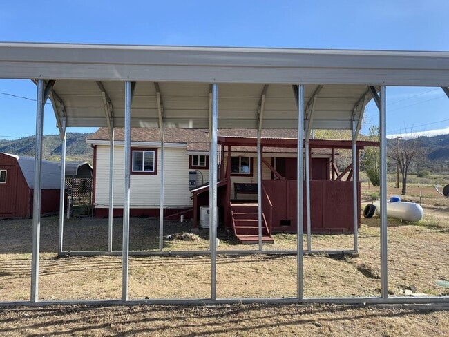 Building Photo - Charming 2 bedroom, 1-bathroom home locate...