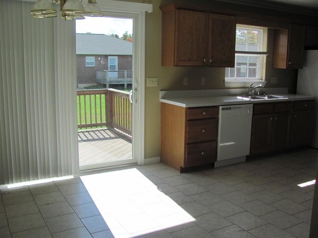 Building Photo - 104 Croghan Way