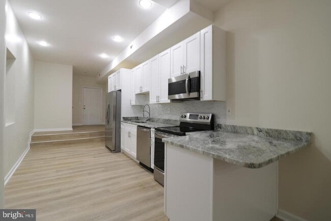 Building Photo - 725 N Chester St