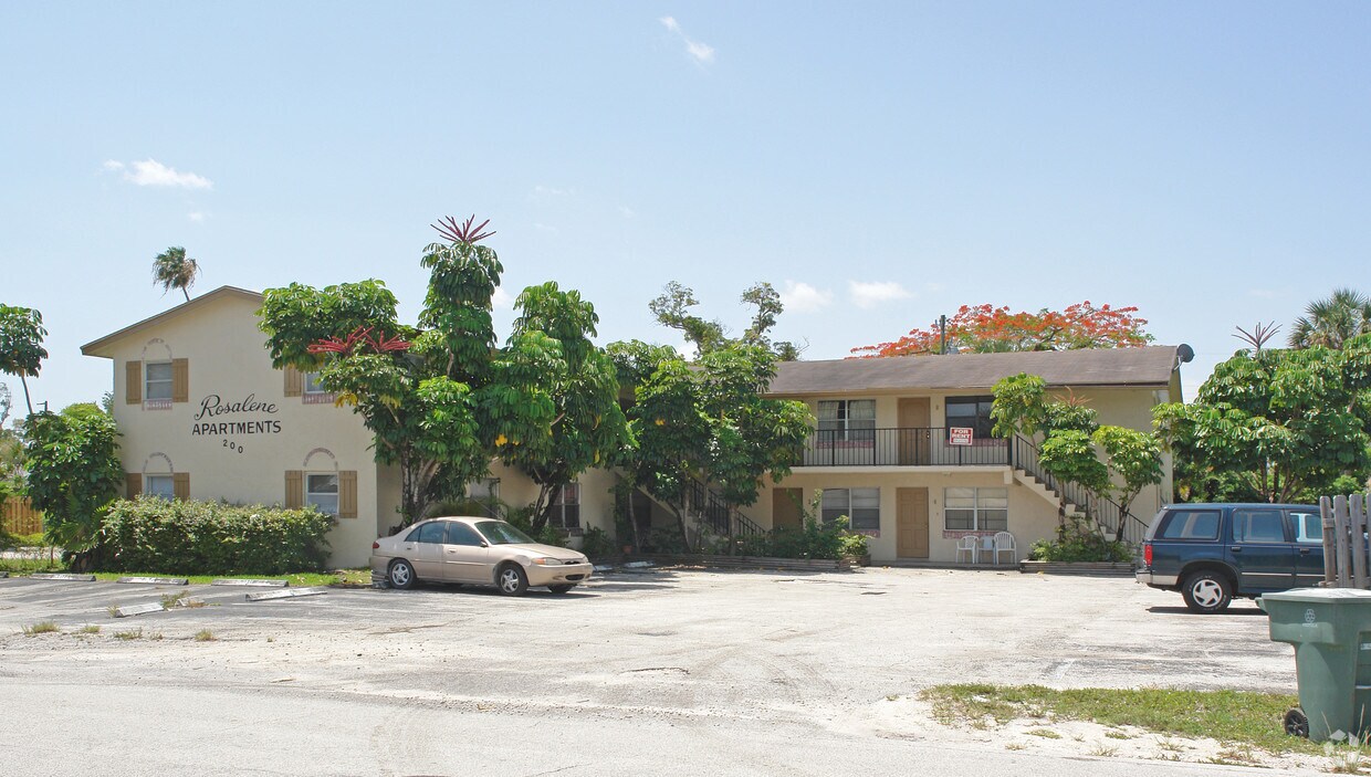 Primary Photo - 200 NW 25th St